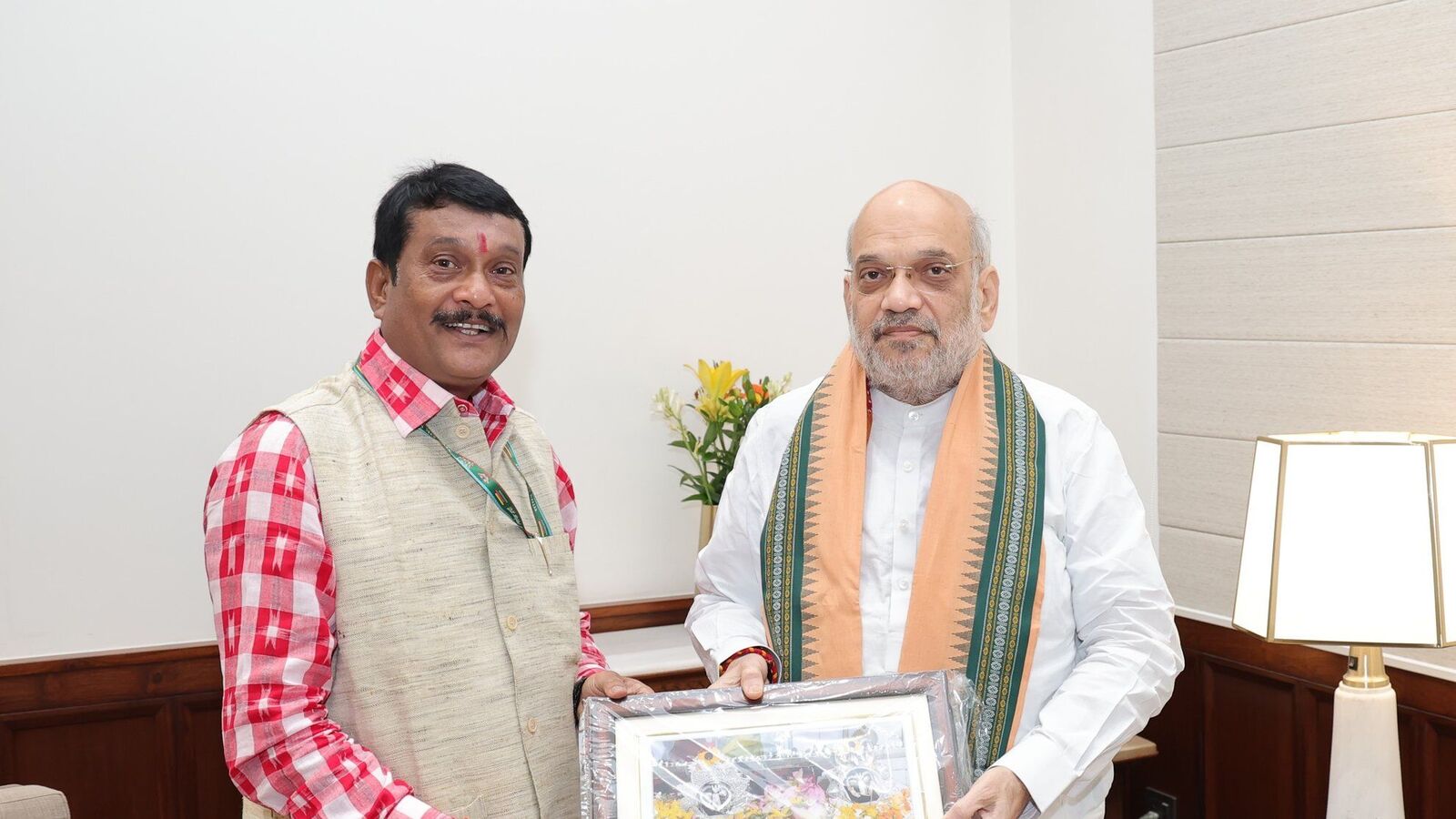 Clock 'PM Modi Chhatrapati Shivaji re-entered,' claims the BJP MP; "Shameless Sikophants," says opposition star-news.press/wp