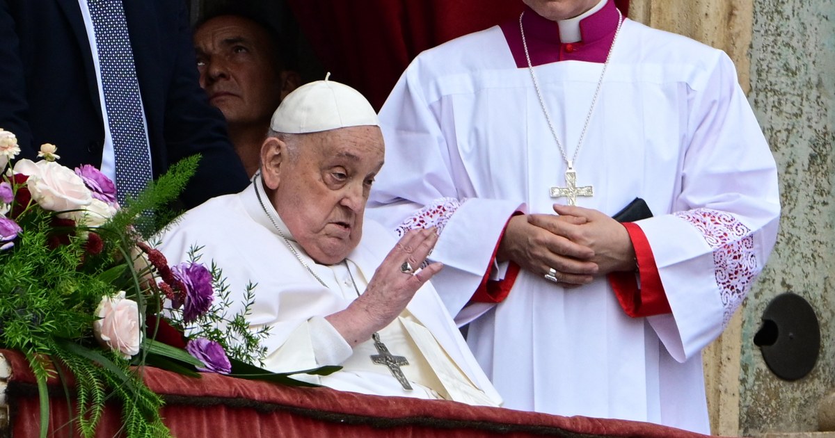 Papa Francis skips the Easter mass but greets the sthrhrce from St. Peter Basilica star-news.press/wp