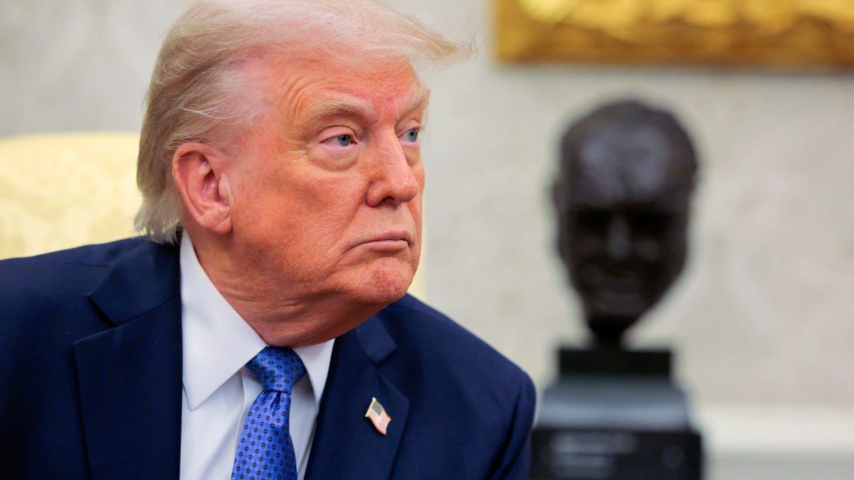 Dow is 350 points as a consumer confidence tank. Next earnings for technology star-news.press/wp