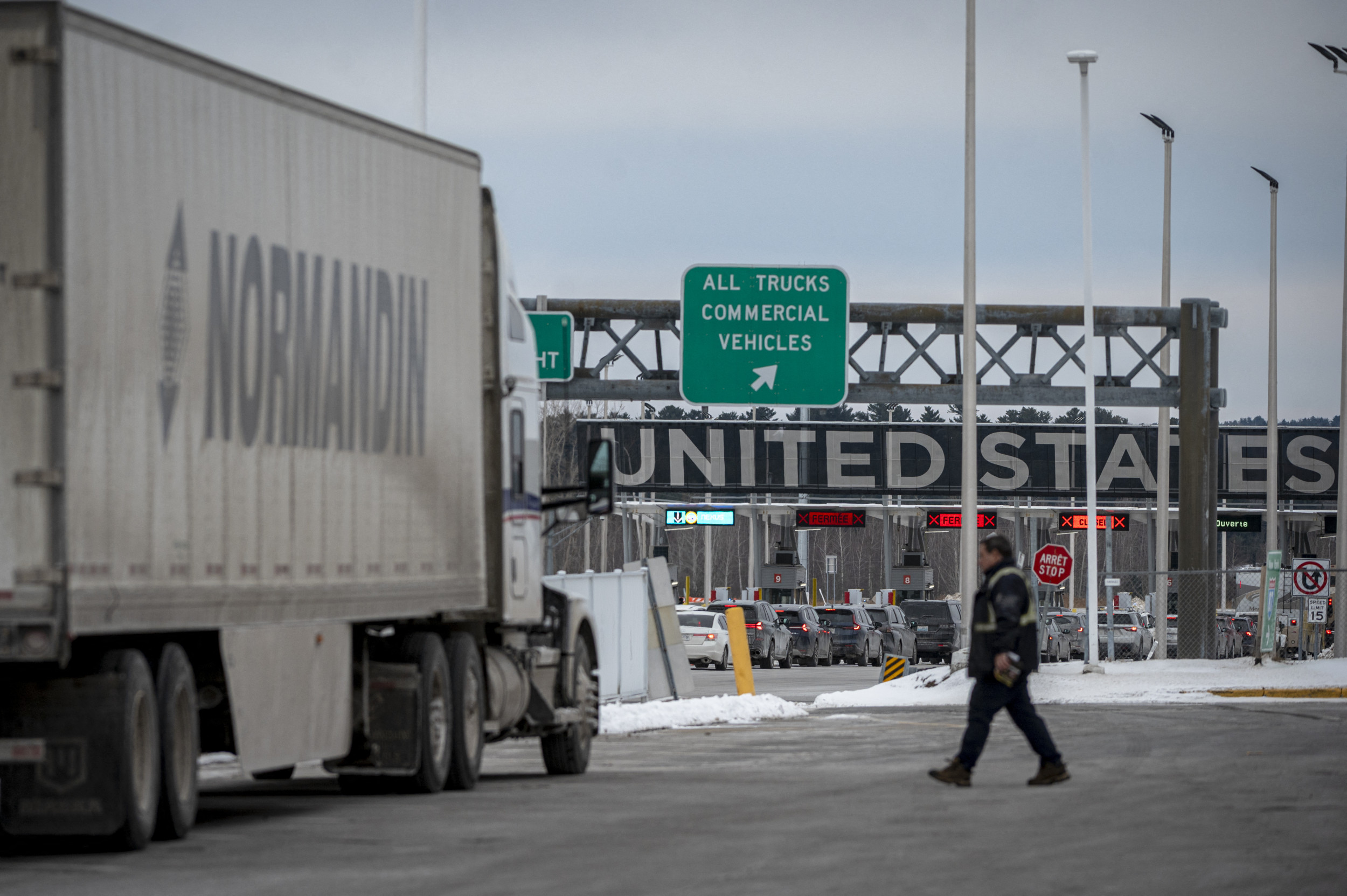 American citizen detained after visit Canada: "treated as a criminal" star-news.press/wp