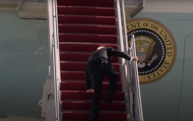 Wait ... What? The Txistulari used by USSS to lose Josh Hawley Biden in his closet - Twitchy star-news.press/wp