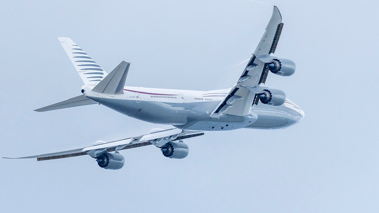 Boeing 747 gift from Qatar to Dod on the Constitutional Discussion on Air Force One star-news.press/wp