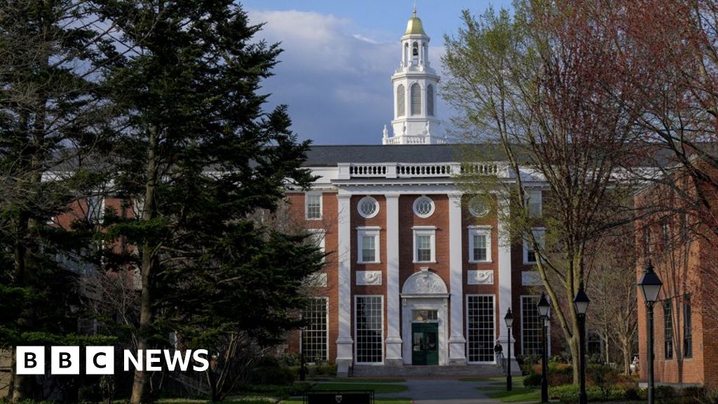 Judge temporarily blocks the Trump plan to stop Harvard's foreign students star-news.press/wp