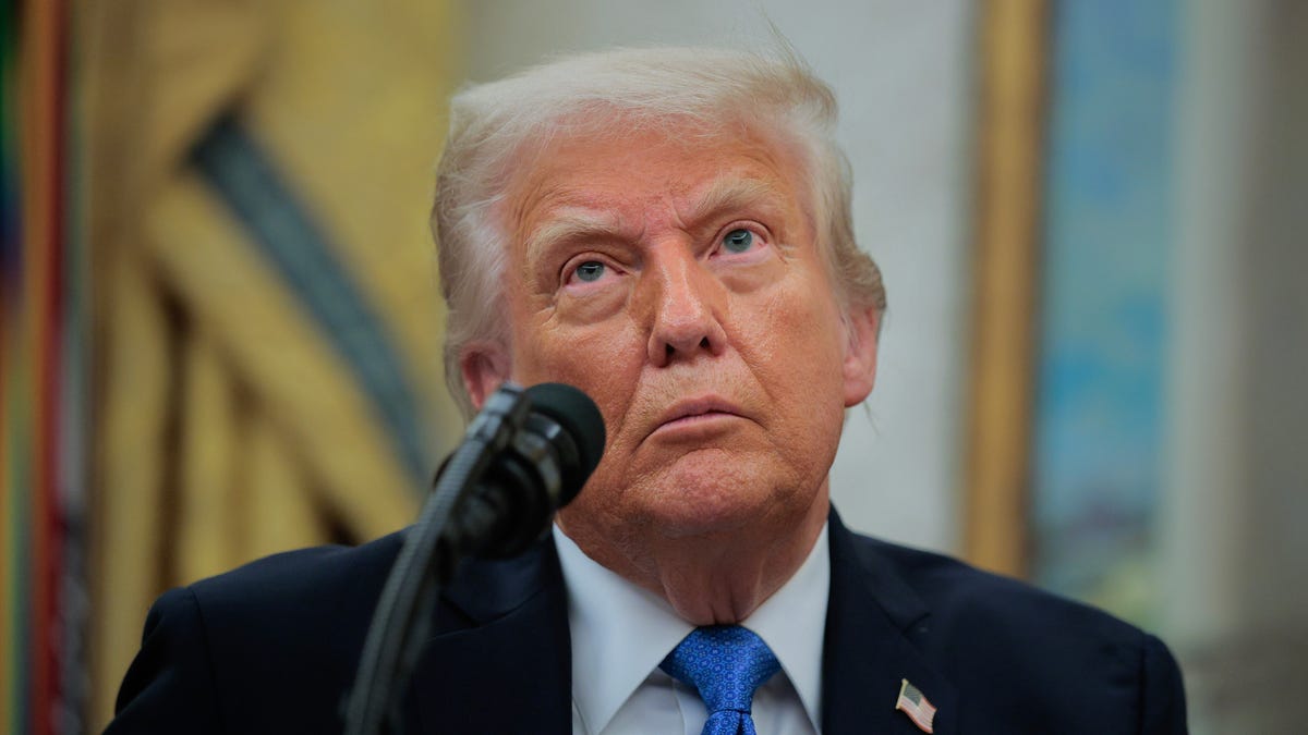 Trump threatens Apple with 25% tariffs if not a real iPhone in the US star-news.press/wp