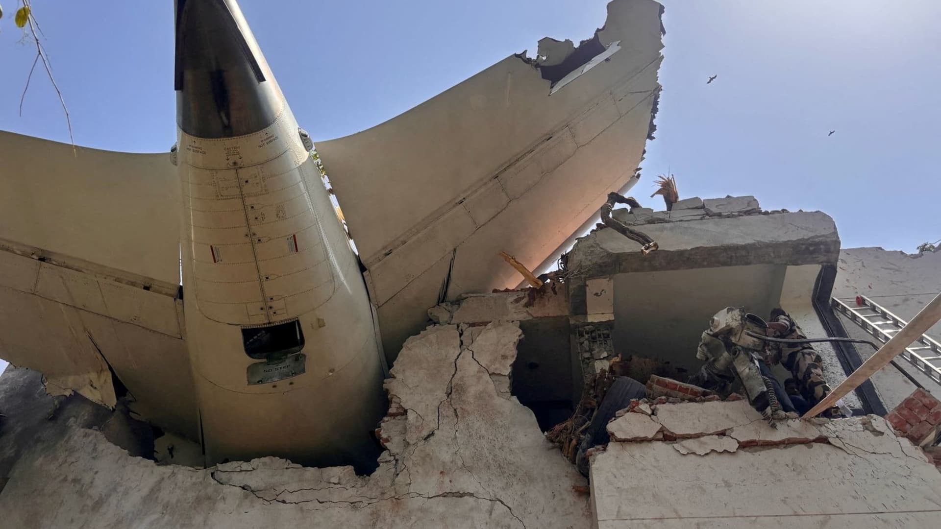 Boeing Dreamliner with 242 on accidents after taking off in India star-news.press/wp