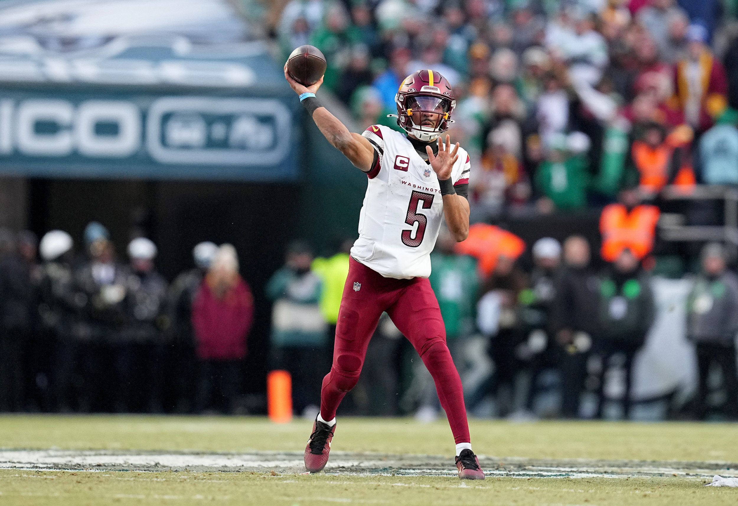 The American Football Association analyst put Jayden Daniels in an exclusive group star-news.press/wp