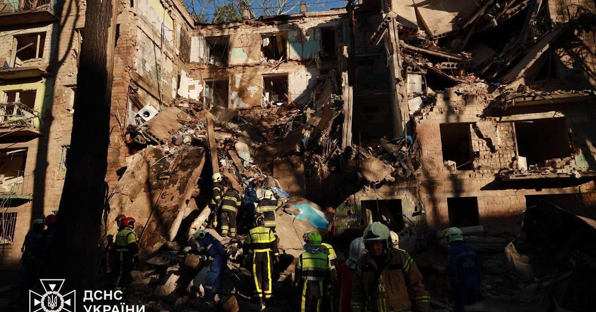 The Russian strike on the capital of Ukraine kills 5, with more trapped under the damaged apartment building star-news.press/wp