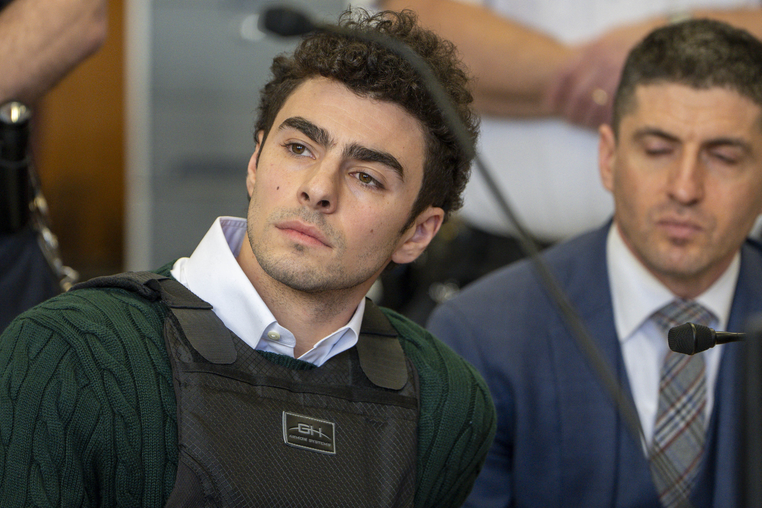 Luigi Mangione says the 'prisoner model' is not supposed to wear foxes in court star-news.press/wp