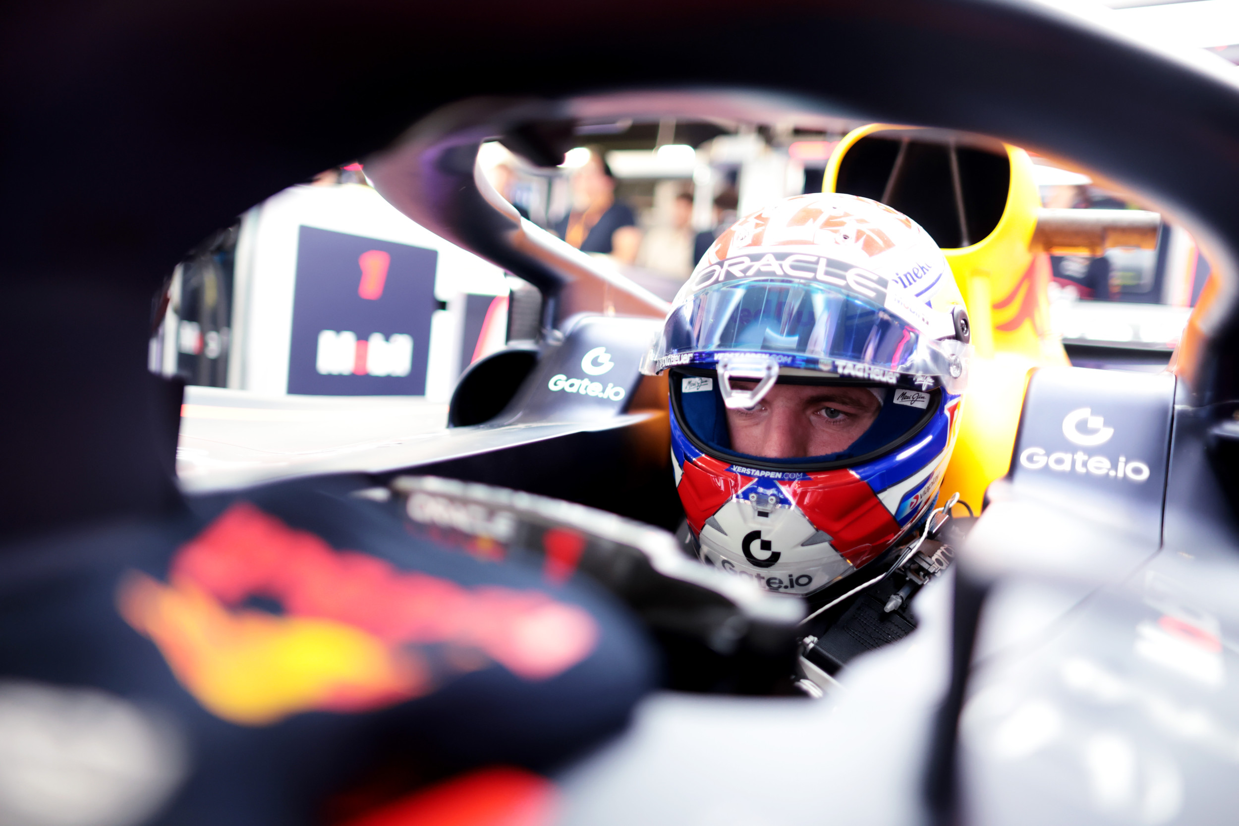 Red Bull Enter Racing Hangar-7 Towing Race icons with Maxer Verstappen star-news.press/wp