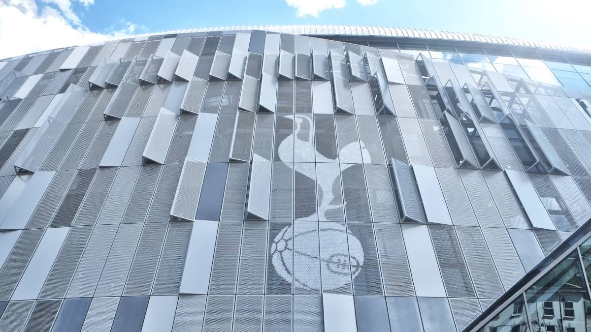 Executive Director Tottenham and Daniel Livey left 2 Donna Cullen Club star-news.press/wp