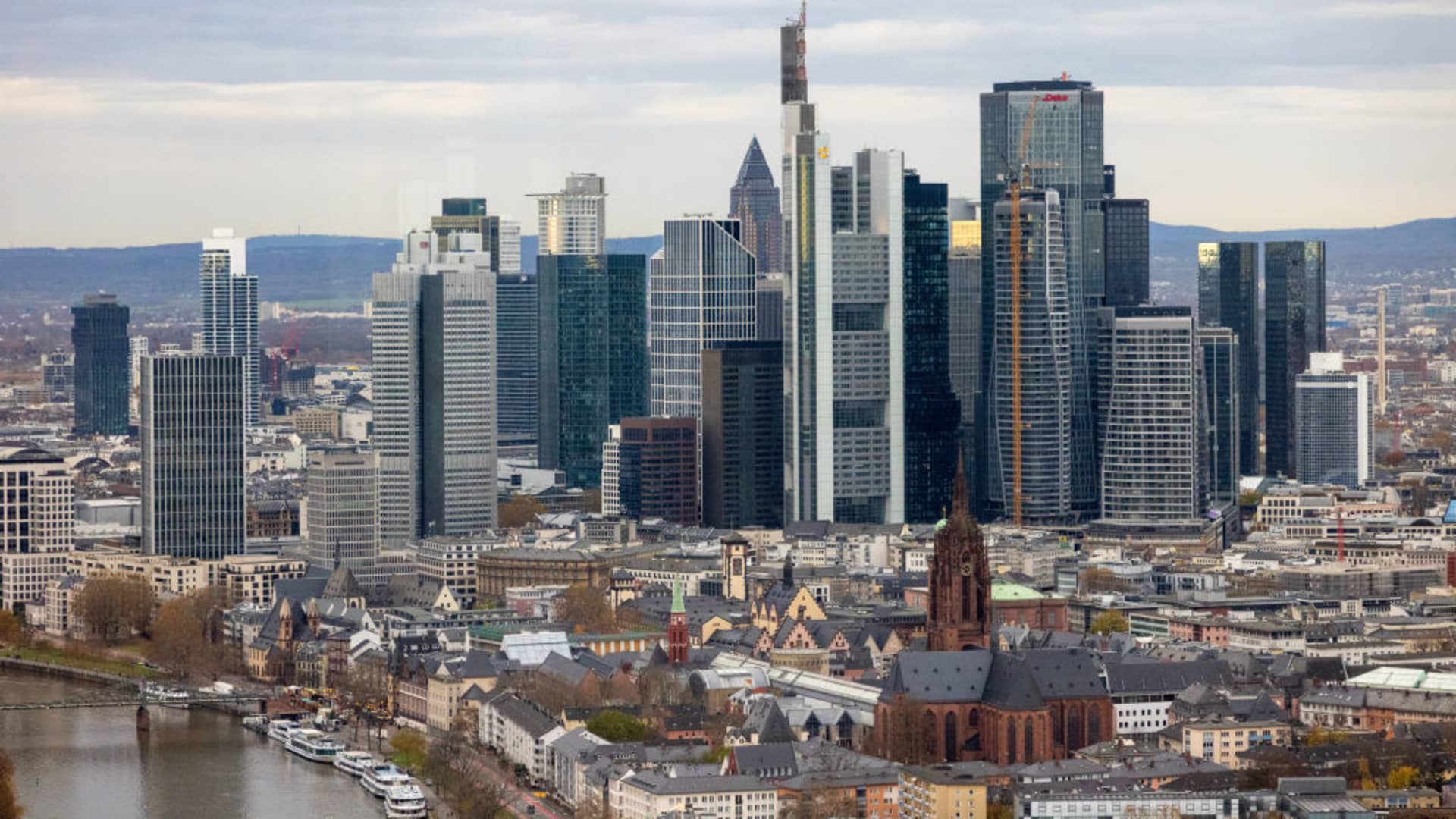 The banking bell and the awaiting customs tariffs star-news.press/wp