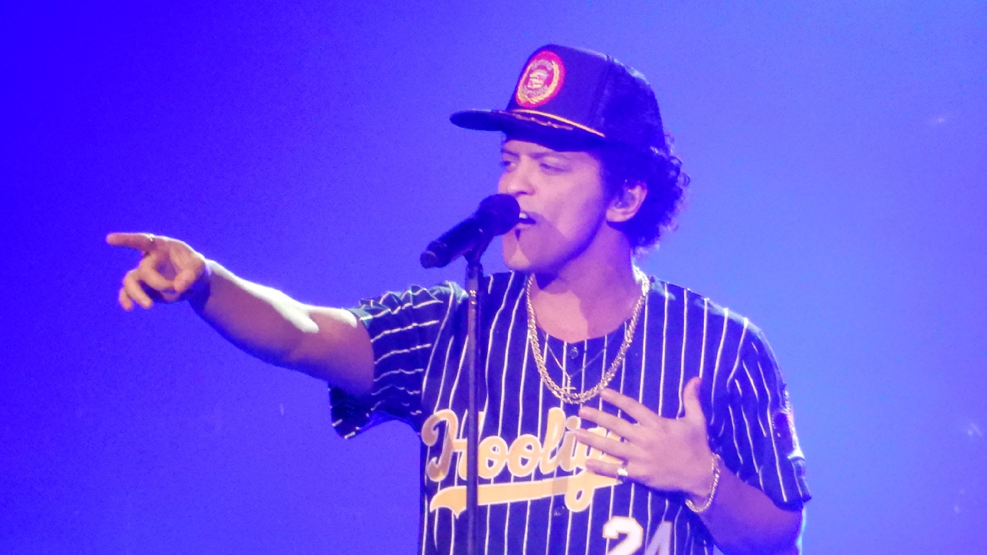 Bruno Mars maintains rumors of $ 50 million gambling debts with a new joke