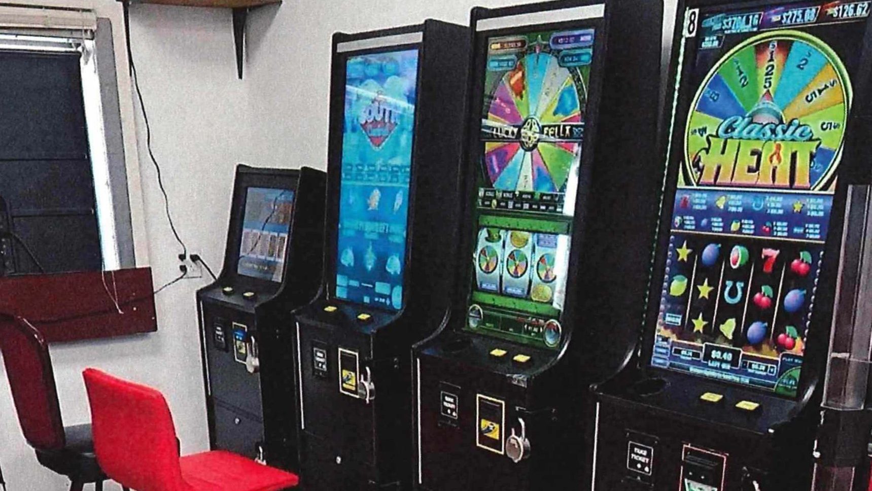 Consumer protection in Connecticut suspends the lottery license in the store on the illegal gambling activity