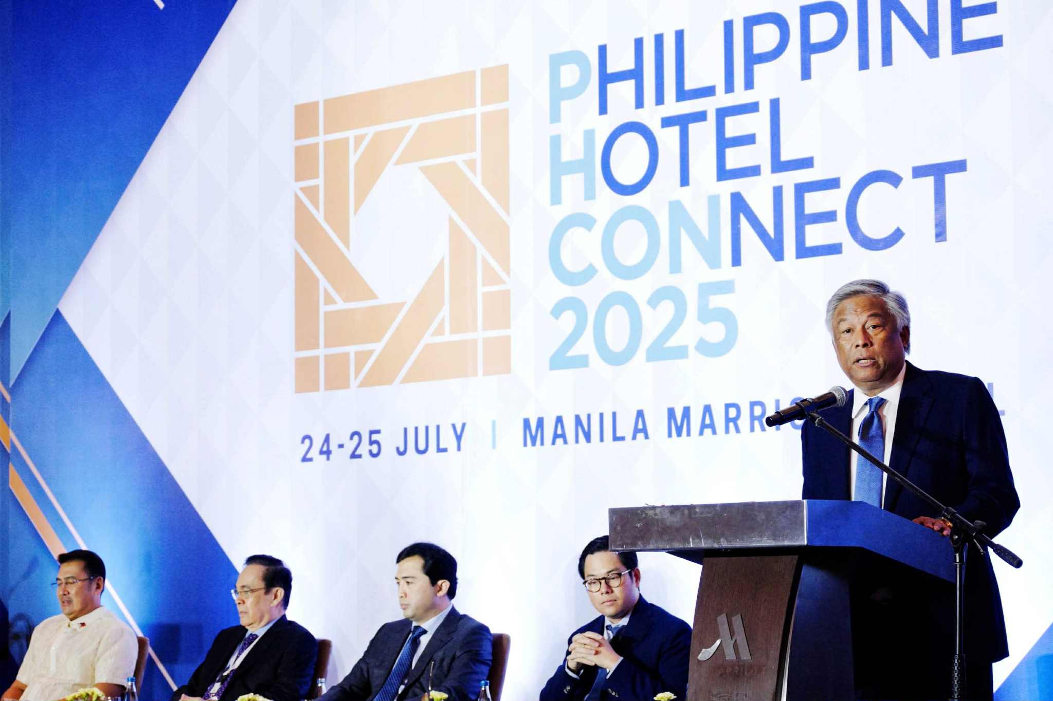 The resort's integrated casinos were born in the Philippines 1.6 billion dollars in the first half of 2025
