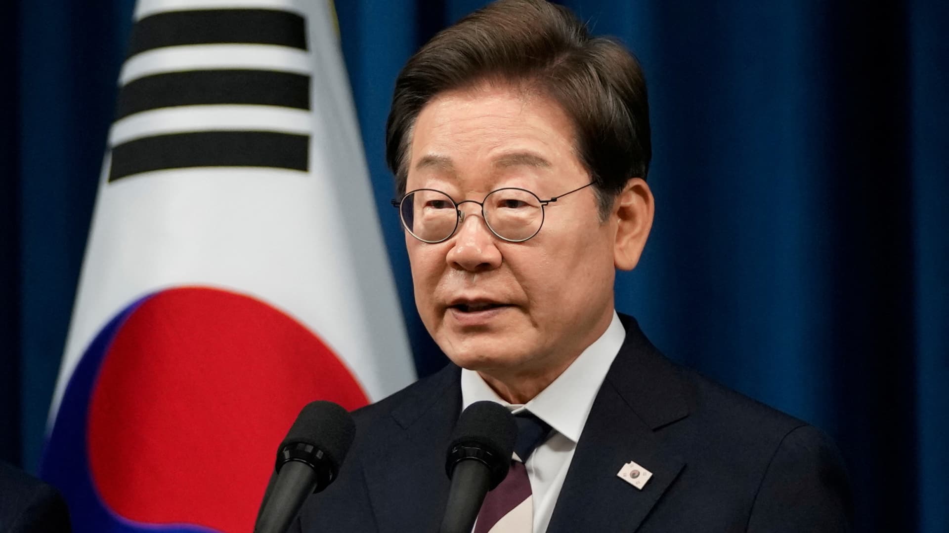 Trump meets South Korea president, tells Kim Jong Un's relationship star-news.press/wp