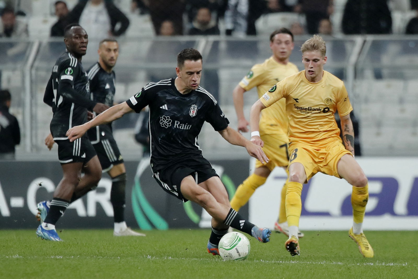 Offering of the Hull City table for Besiktas Amir Hadziahmetovic star-news.press/wp