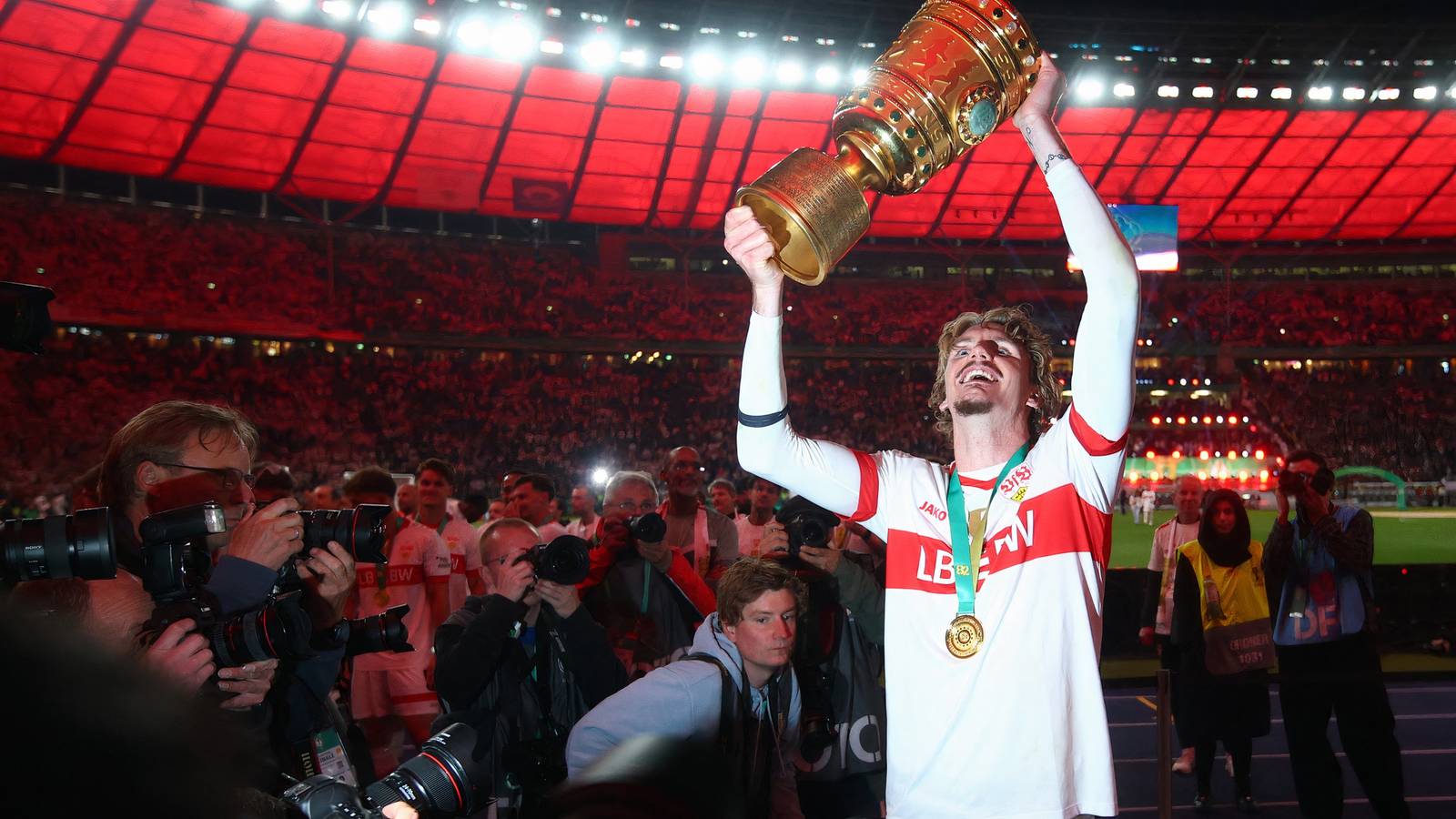 Newcastle moved to sign the "best 9 of the world". star-news.press/wp